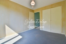 Appartement T3 traversant à rénover avec balcon, cave et parking privatif