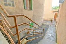 AUTHENTIQUE MAISON DE VILLAGE AU CŒUR D'EMBRUN – 2 CHAMBRES – CAVE & COMBLES