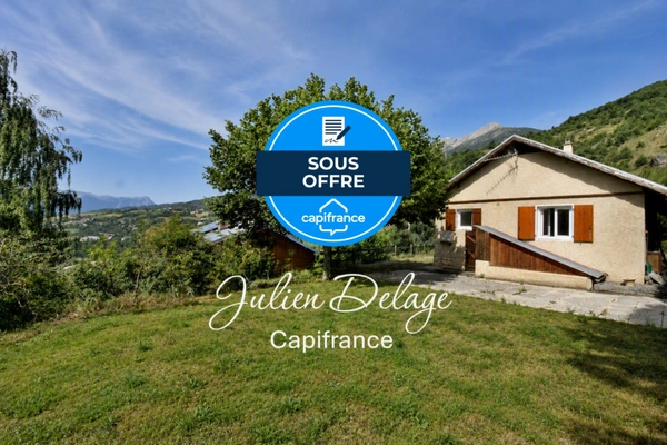 Châteauroux-les-Alpes – Maison de plain-pied sur 1 103 m² de terrain avec vue dégagée