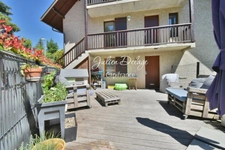 Magnifique appartement T4 rénové avec terrasse, vue lac et parking 