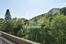 Appartement T3 traversant à rénover avec balcon, cave et parking privatif