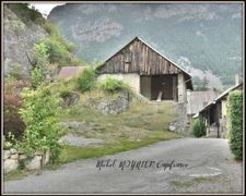 Bâtisse en pierre avec 97 m2 habitables et 600 m2 de potentiel, à LA ROCHE DE RAME (05)   