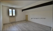 ✨ T3 dernier étage à Guillestre – vue montagne, 2 parkings, potentiel 80 m² au sol 🏔️☀️