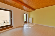 AUTHENTIQUE MAISON DE VILLAGE AU CŒUR D'EMBRUN – 2 CHAMBRES – CAVE & COMBLES