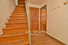 AUTHENTIQUE MAISON DE VILLAGE AU CŒUR D'EMBRUN – 2 CHAMBRES – CAVE & COMBLES