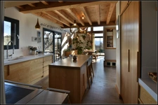 Rare à la vente, chalet d’architecte ouvert sur lac et montagnes sur Puy-Saint-Eusèbe (05)