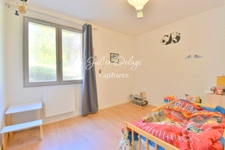 Magnifique appartement T4 rénové avec terrasse, vue lac et parking 
