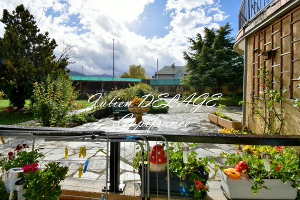 Joli appartement avec cour privative sur EMBRUN proche du centre ville (05)