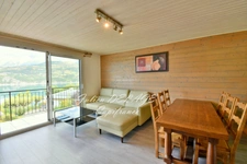 Savines-le-Lac – Appartement rénové avec vue imprenable sur le lac de Serre-Ponçon, balcon et terrasse plein sud