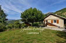 Châteauroux-les-Alpes – Maison de plain-pied sur 1 103 m² de terrain avec vue dégagée