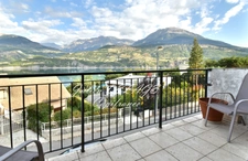 Savines-le-Lac – Appartement rénové avec vue imprenable sur le lac de Serre-Ponçon, balcon et terrasse plein sud