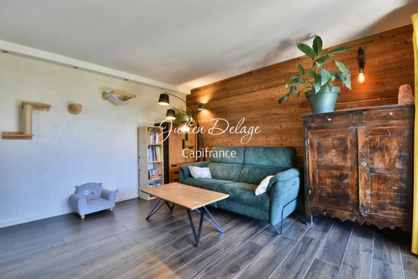 Magnifique appartement T4 rénové avec terrasse, vue lac et parking 