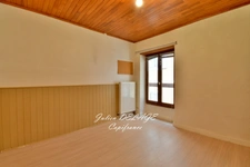AUTHENTIQUE MAISON DE VILLAGE AU CŒUR D'EMBRUN – 2 CHAMBRES – CAVE & COMBLES