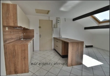 ✨ T3 dernier étage à Guillestre – vue montagne, 2 parkings, potentiel 80 m² au sol 🏔️☀️