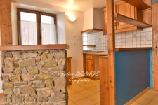 AUTHENTIQUE MAISON DE VILLAGE AU CŒUR D'EMBRUN – 2 CHAMBRES – CAVE & COMBLES