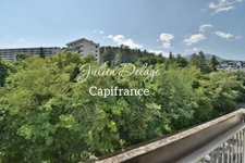 Appartement T3 traversant à rénover avec balcon, cave et parking privatif