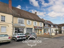 BOULLERET (18) – Immeuble de rapport avec commerces et logement loué 
