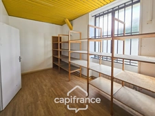 Local/bureau à vendre FOURCHAMBAULT centre (58), Murs commerciaux, 1 local loué, 2 locaux libres + stockage. 