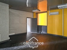 Local/bureau à vendre FOURCHAMBAULT centre (58), Murs commerciaux, 1 local loué, 2 locaux libres + stockage. 