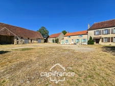 PERROY (58) - Ancien corps de ferme - 2 habitations - 750 m² de dépendances - Terrain 1,13 ha