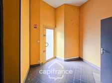 Local/bureau à vendre FOURCHAMBAULT centre (58), Murs commerciaux, 1 local loué, 2 locaux libres + stockage. 