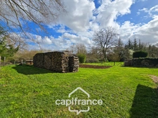 Ancien corps de ferme 148 m² avec grange et dépendances – Terrain 2 900 m² – PERROY (58)