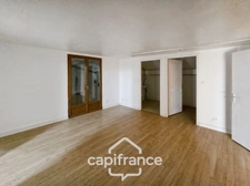 Local/bureau à vendre FOURCHAMBAULT centre (58), Murs commerciaux, 1 local loué, 2 locaux libres + stockage. 