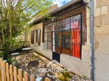URZY – Maison de village pleine de charme – 133 m² – Cour – Potentiel locatif ou professionnel