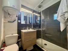 BALARUC-LES-BAINS(34), VENDU MEUBLÉ, STUDIO RÉNOVÉ EN RDC, TERRASSES, DEUX STATIONNEMENTS PRIVÉS, PROCHE DES THERMES