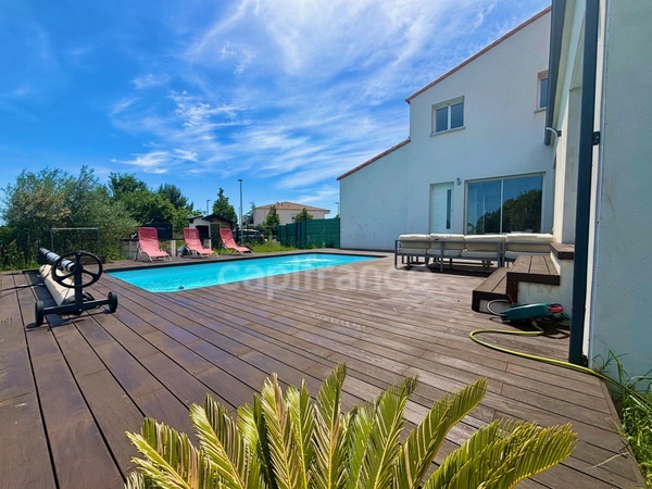 CODOGNAN(30), À VENDRE VILLA CONTEMPORAINE P7 DE 147m2, TERRAIN 645 m2, GARAGE, PISCINE, VUE DÉGAGÉE