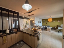 MÈZE(34), À VENDRE T4 SURFACE 94 m2 , VUE ÉTANG DE THAU, BOX FERMÉ, PROCHE PORT ET COMMERCES.