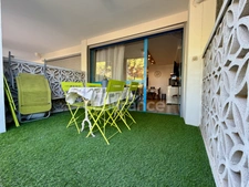 BALARUC-LES-BAINS(34), VENDU MEUBLÉ, STUDIO RÉNOVÉ EN RDC, TERRASSES, DEUX STATIONNEMENTS PRIVÉS, PROCHE DES THERMES