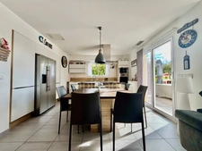 POUSSAN (34), FOR SALE 4-SIDED HOUSE, 6 ROOMS, SURFACE AREA 140 m², LAND 922 m², SWIMMING POOL, GARAGE, UNOBSTRUCTED VIEW, QUIET AREA.