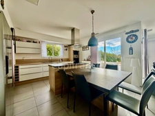 POUSSAN (34), FOR SALE 4-SIDED HOUSE, 6 ROOMS, SURFACE AREA 140 m², LAND 922 m², SWIMMING POOL, GARAGE, UNOBSTRUCTED VIEW, QUIET AREA.