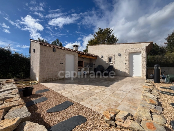 POUSSAN (34), À VENDRE MAISON 4 FACES, P6, SURFACE 140 m², TERRAIN 922 m², PISCINE, GARAGE, VUE DÉGAGÉE, SECTEUR CALME.