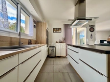 POUSSAN (34), FOR SALE 4-SIDED HOUSE, 6 ROOMS, SURFACE AREA 140 m², LAND 922 m², SWIMMING POOL, GARAGE, UNOBSTRUCTED VIEW, QUIET AREA.