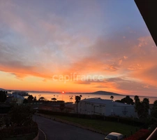 MÈZE(34), À VENDRE T4 SURFACE 94 m2 , VUE ÉTANG DE THAU, BOX FERMÉ, PROCHE PORT ET COMMERCES.