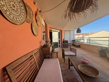 MÈZE(34), À VENDRE T4 SURFACE 94 m2 , VUE ÉTANG DE THAU, BOX FERMÉ, PROCHE PORT ET COMMERCES.