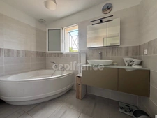 POUSSAN (34), FOR SALE 4-SIDED HOUSE, 6 ROOMS, SURFACE AREA 140 m², LAND 922 m², SWIMMING POOL, GARAGE, UNOBSTRUCTED VIEW, QUIET AREA.