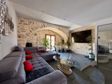 GIGEAN(34), À VENDRE MAISON DE VILLAGE RÉNOVÉE P4, SURFACE TOTALE 126 m2, TERRASSE 10 m2, GARAGE 26 m2, CENTRE VILLE