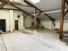  TARBES quartier Arsenal Ateliers et Bureaux de 300M2 avec 4 places de parking.