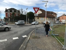  TARBES quartier Arsenal Ateliers et Bureaux de 300M2 avec 4 places de parking.