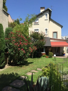 Maison de ville hyper centre Tarbes Brauhauban 5 chambres,260M2 habitables, garage, dépendances, jardin 655M2.