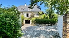15 minutes from Tarbes, traditional house on beautiful wooded grounds.