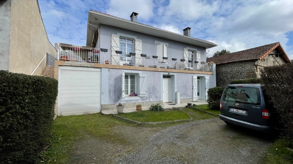 Immeuble 4 lots loués, 2T4, 1 T2 , un local commercial, un terrain pour parking, deux garages, Tarbes périphérie