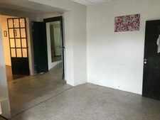  TARBES quartier Arsenal Ateliers et Bureaux de 300M2 avec 4 places de parking.