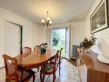 QUARTIER PAVILLIONNAIRE - MAISON FAMILIALE DE 4 CHAMBRES sur 3 niveaux, dans un secteur calme.