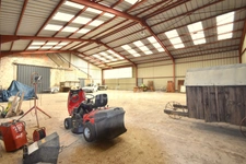 Grande maison (170 m², 11 pièces) Salle de reception (115 m²) Grand hangar (350 m²) à vendre TIVERNON (45)