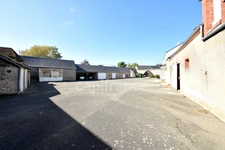 Grande maison (170 m², 11 pièces) Salle de reception (115 m²) Grand hangar (350 m²) à vendre TIVERNON (45)