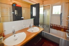 Maison familiale 7 chambres – Calme, vue sur les champs et vie de plain-pied possible.